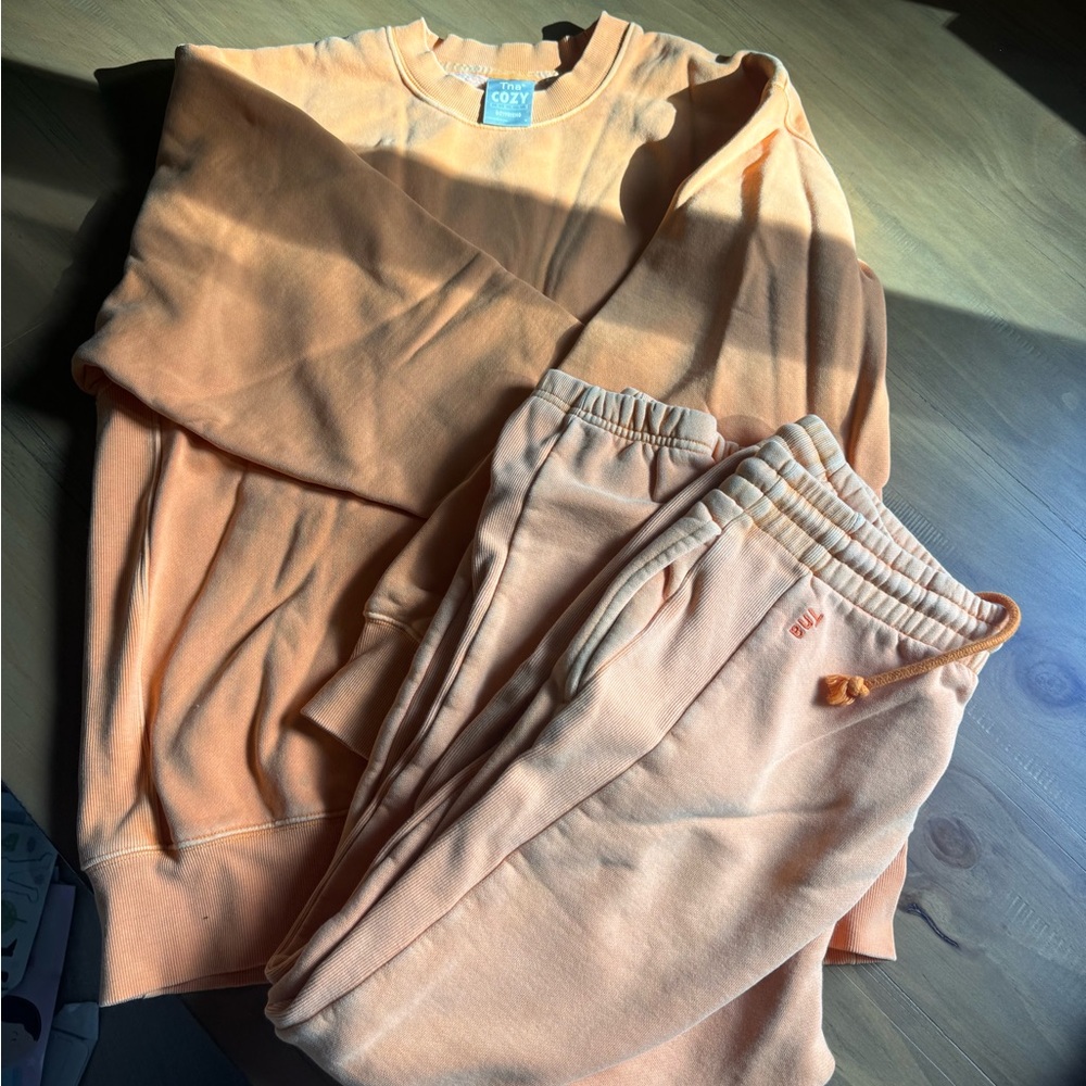 Aritzia tna Cozy Orange Sweatshirt and Joggers Set